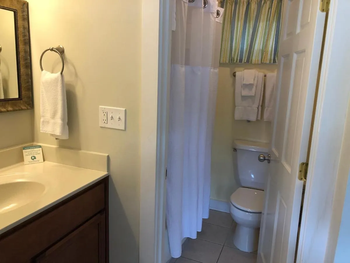 Island Place 3*