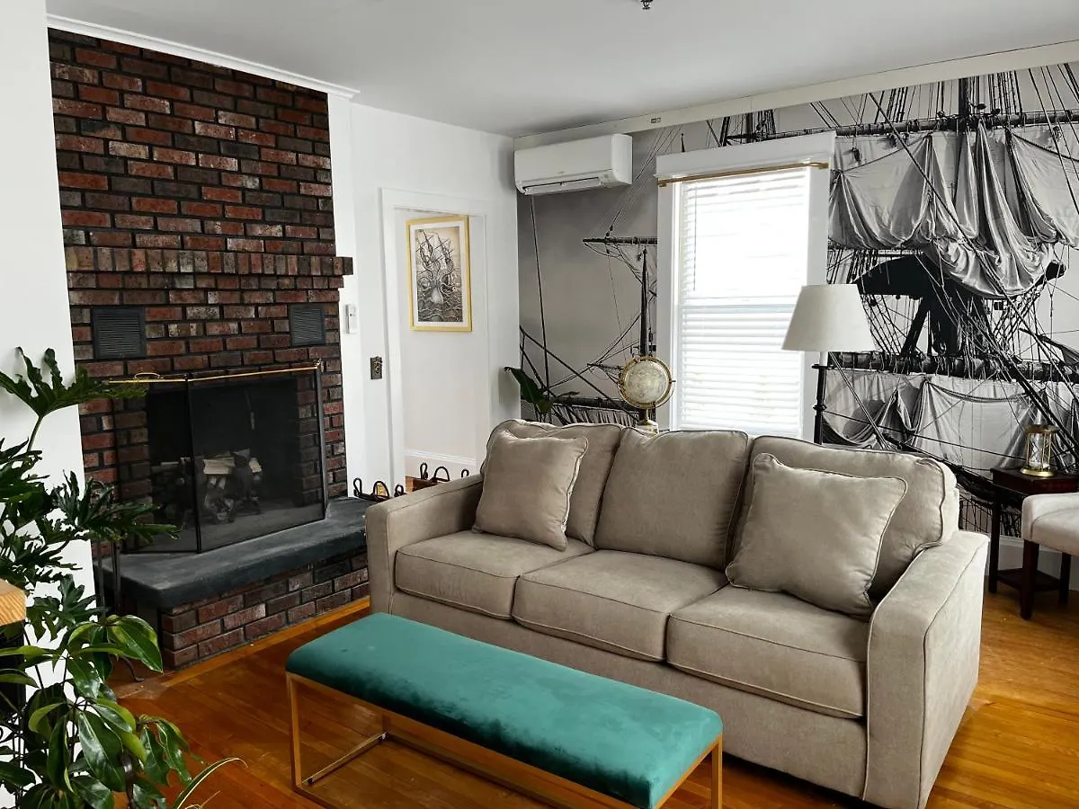 Queen Anne's Revenge Otel 3*