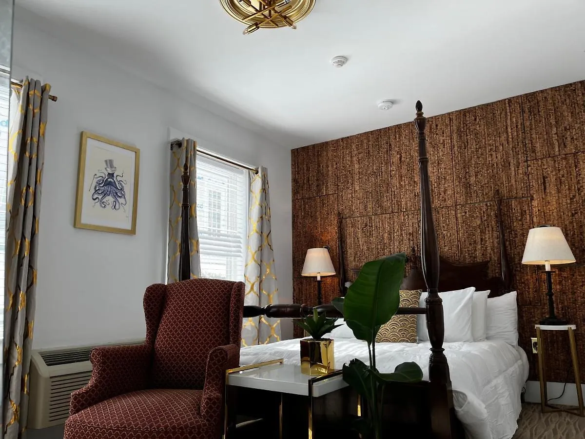 Queen Anne's Revenge Otel 3*