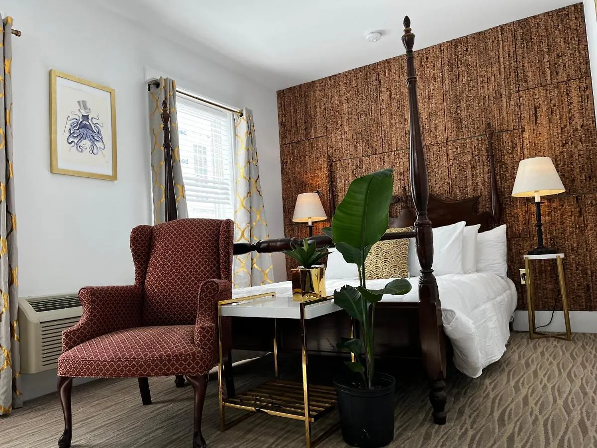 Queen Anne's Revenge Hotel Bar Harbor