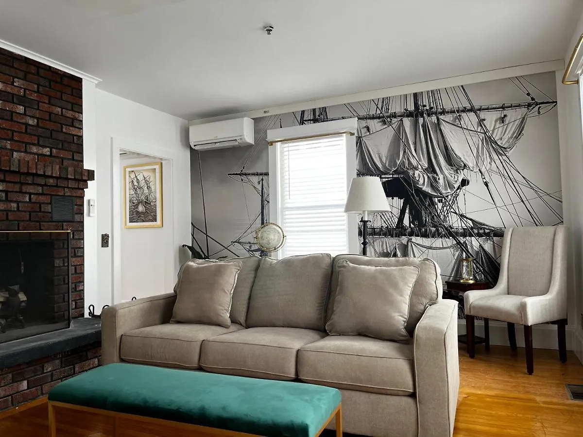 Queen Anne's Revenge Otel 3*