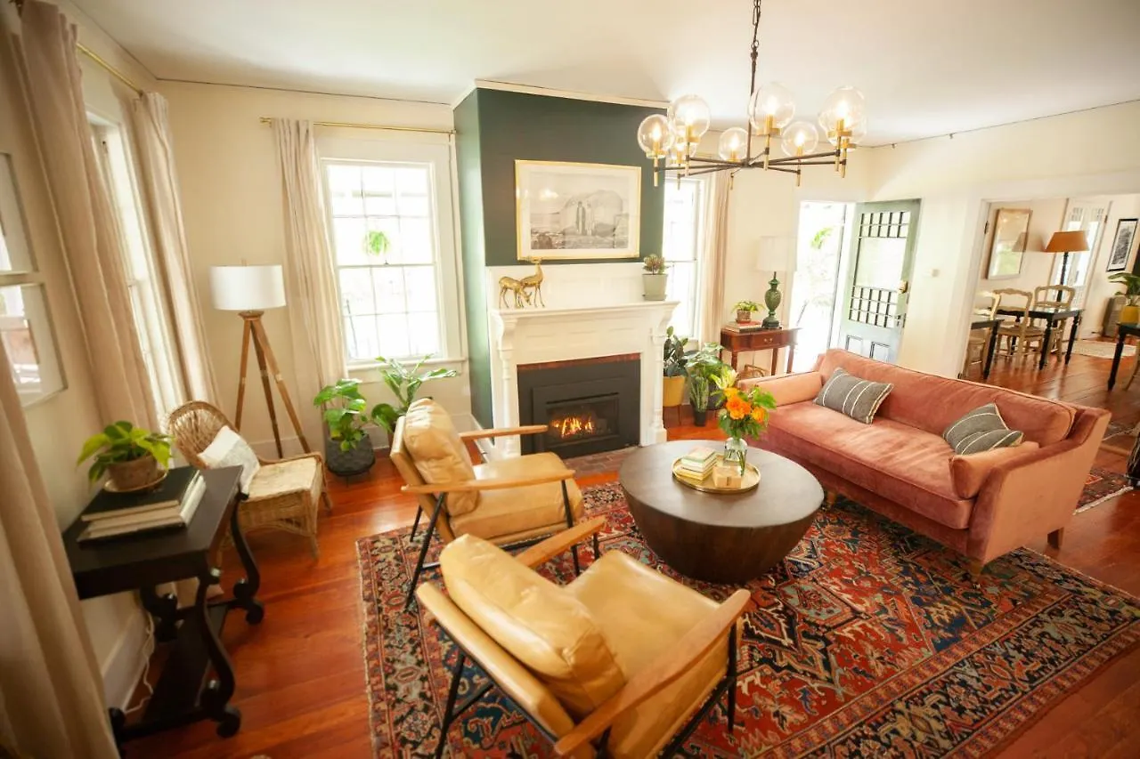 B&B Yellow House 3*