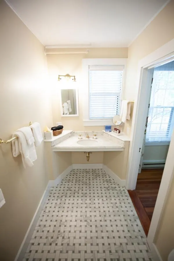 B&B Yellow House 3*