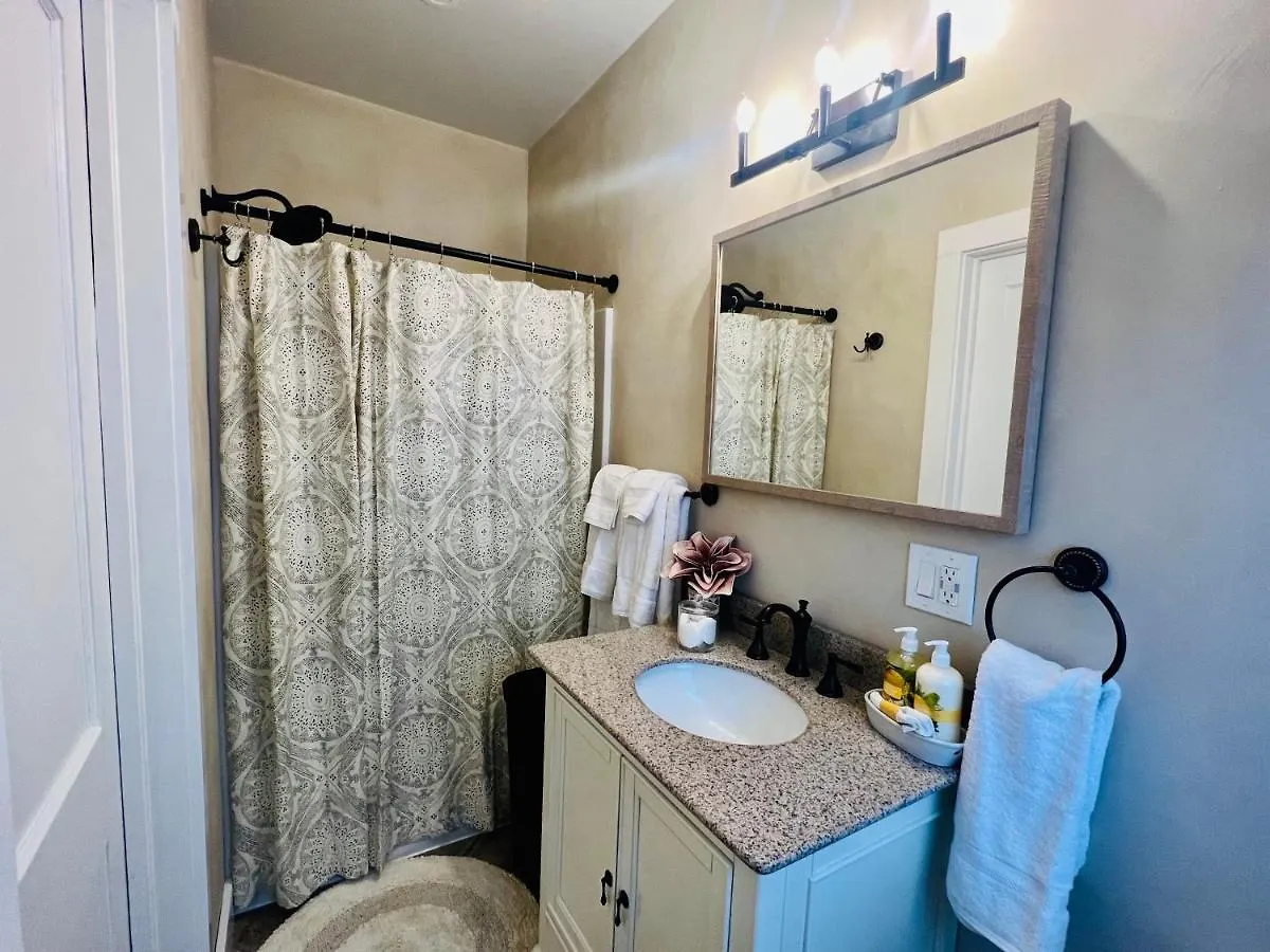 The Reminisce Vacation 5br/3bt,downtown Bh *