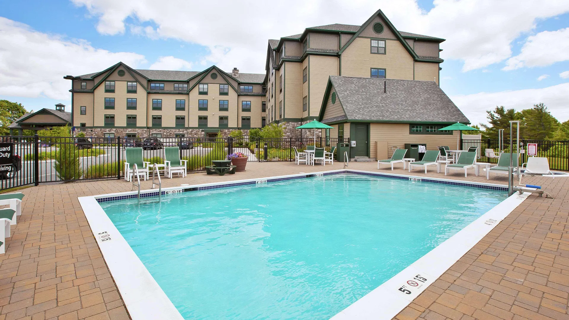 Hotel Hampton 3*