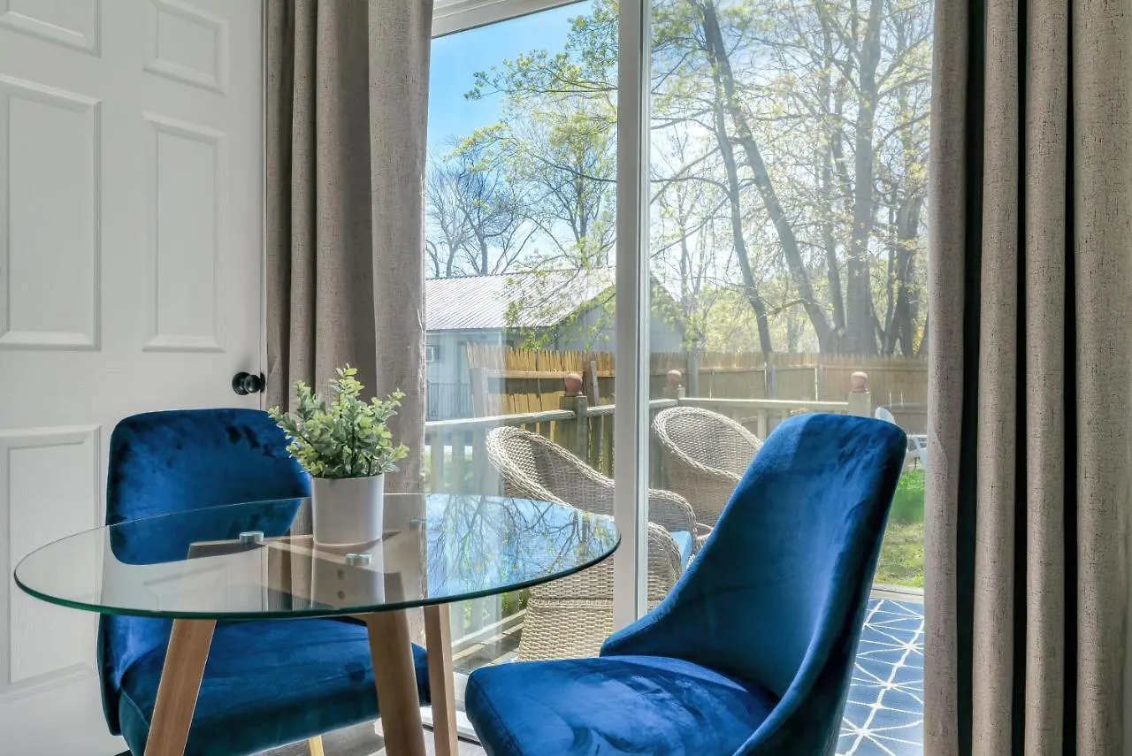 Cozy 1br W/ 4min Walk To Downtown Blueberry Hill *