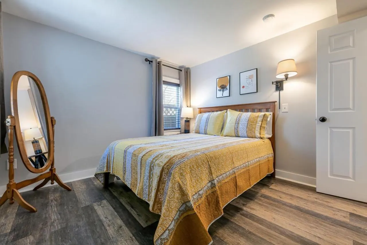 Cozy 1br W/ 4min Walk To Downtown Blueberry Hill *