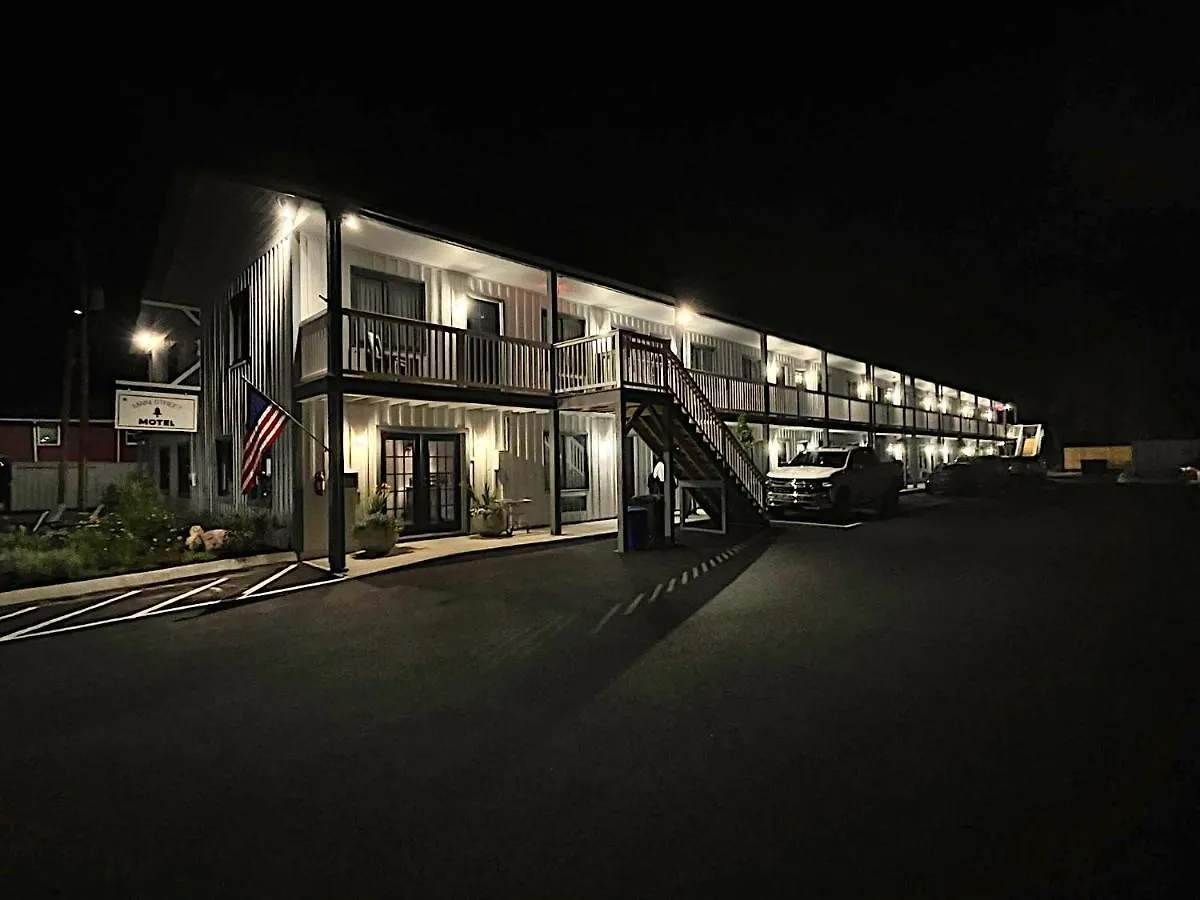 Main Street Hotel *