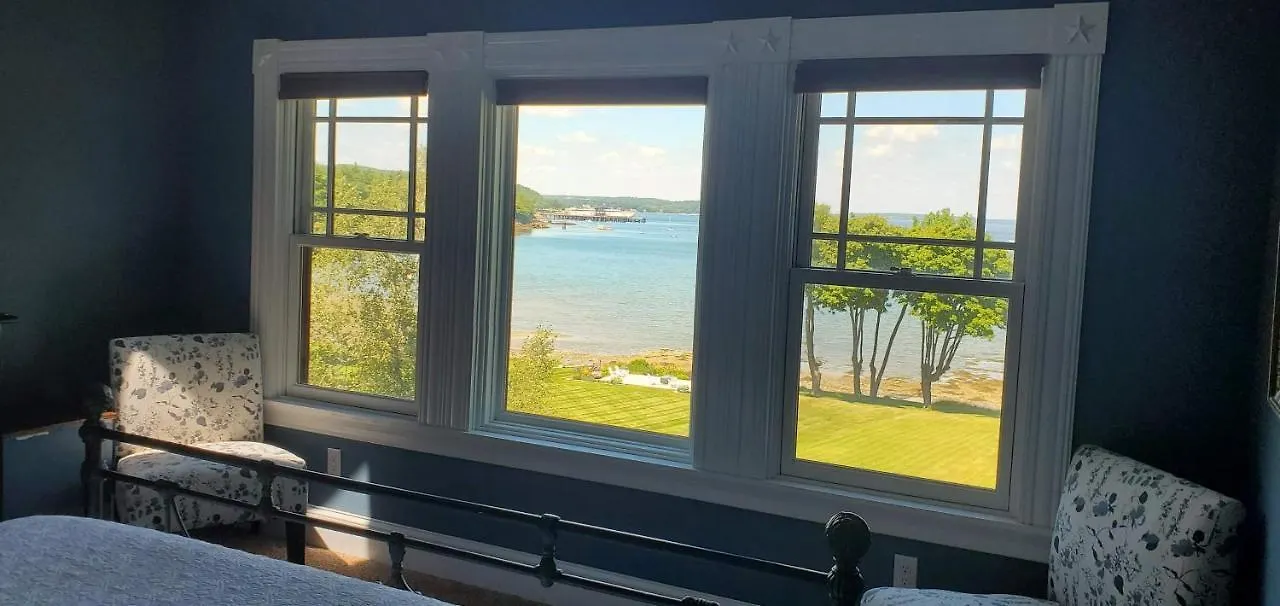 Saltair Waterfront Inn 3*