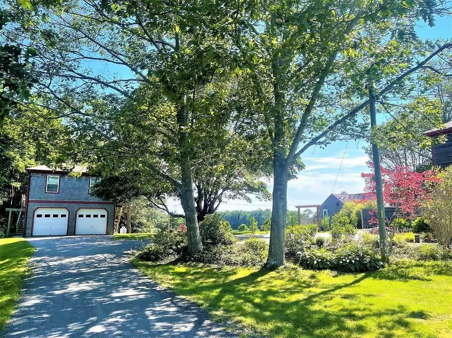 2 Bedroom W/ Pondside View Backyard Maine Escape
