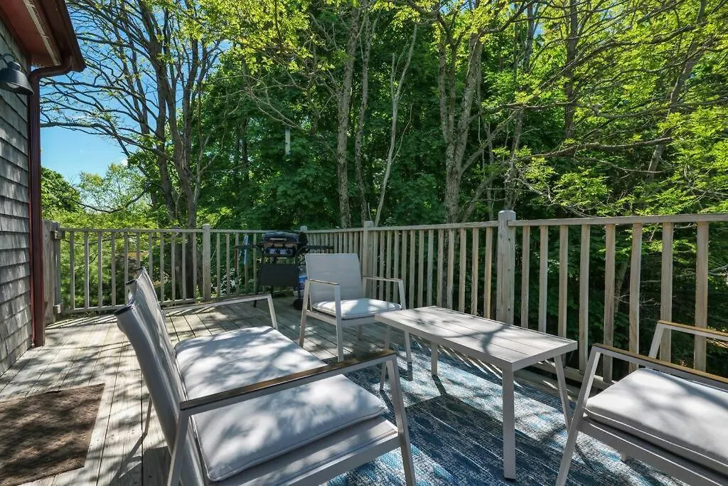 2 Bedroom W/ Pondside View Backyard Maine Escape Holiday home *