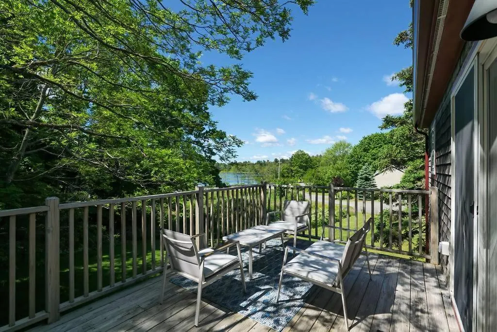 2 Bedroom W/ Pondside View Backyard Maine Escape
