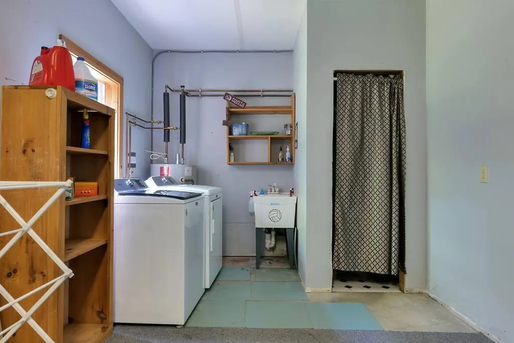2 Bedroom W/ Pondside View Backyard Maine Escape