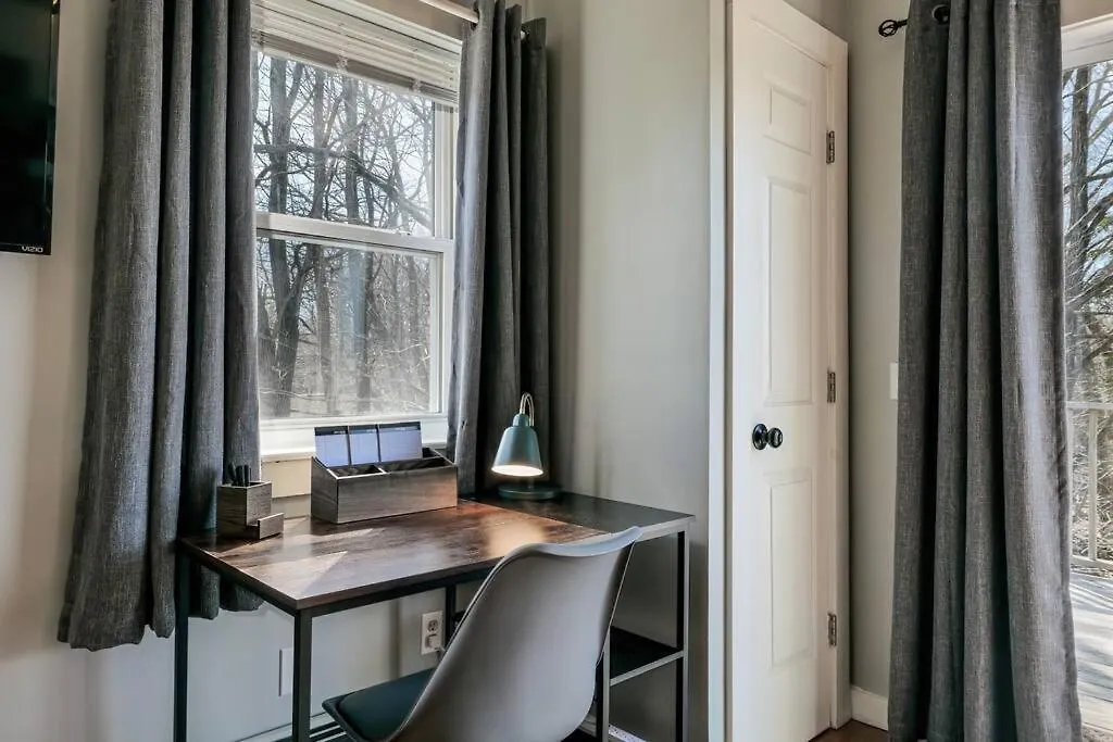 2 Bedroom W/ Pondside View Backyard Maine Escape *
