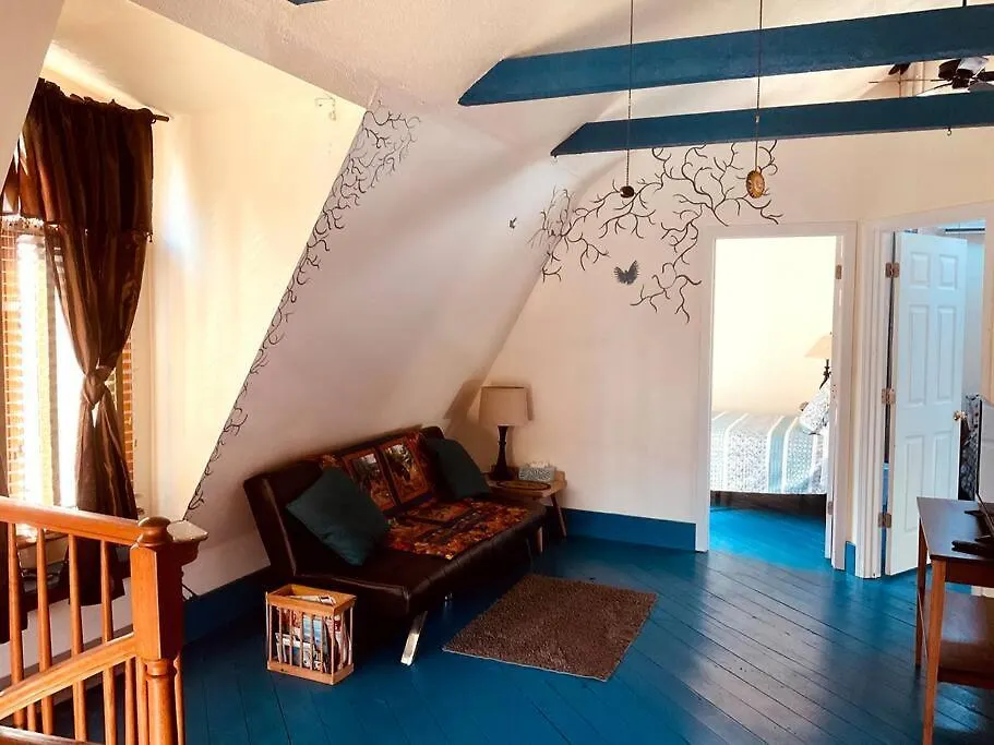 3 Bedroom 2 Bath Carriage House