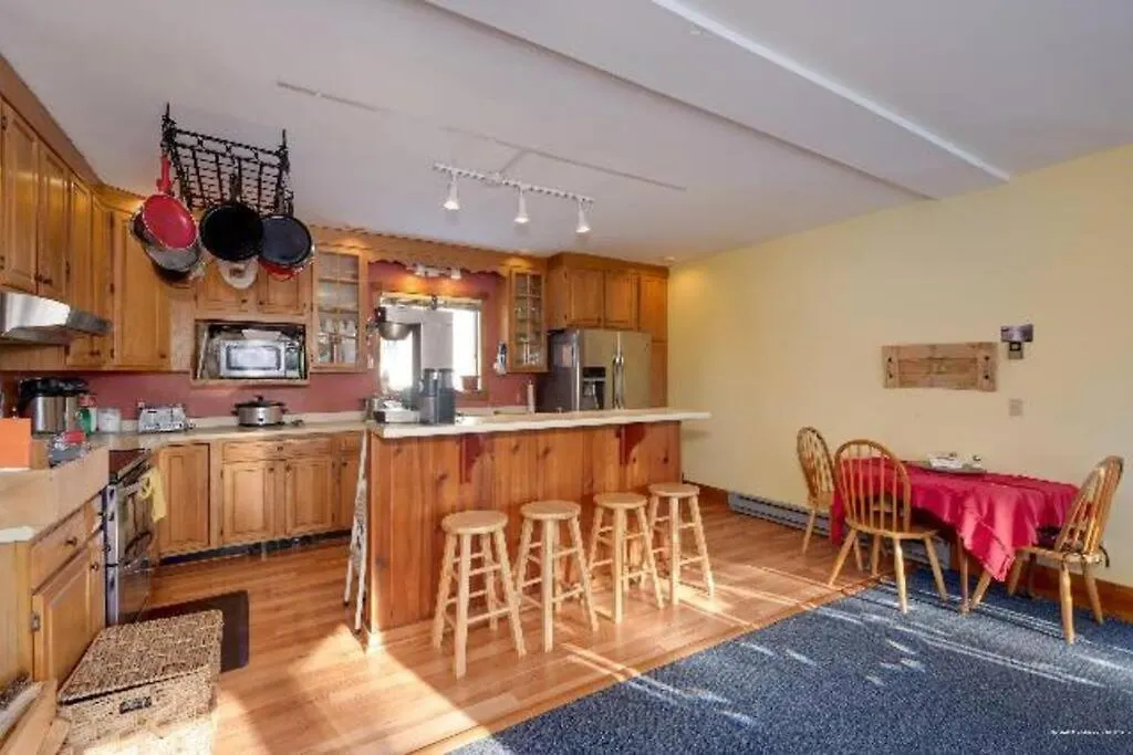 3 Bedroom 2 Bath Carriage House *