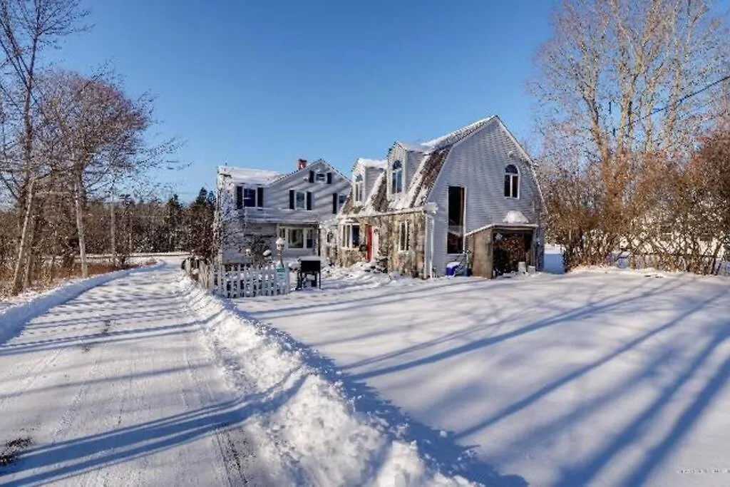 3 Bedroom 2 Bath Carriage House