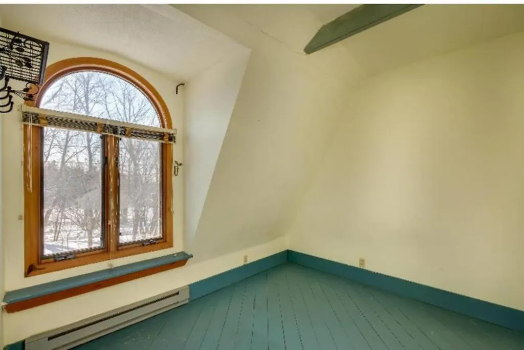 3 Bedroom 2 Bath Carriage House *