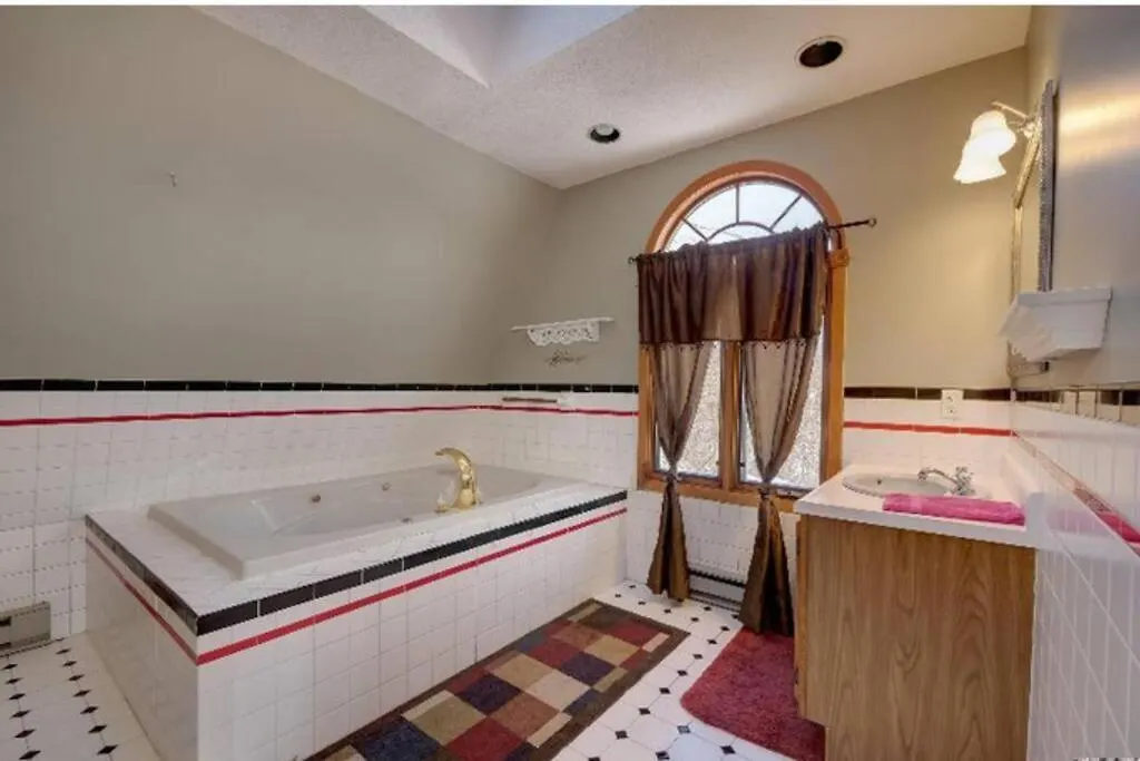3 Bedroom 2 Bath Carriage House * Bar Harbor