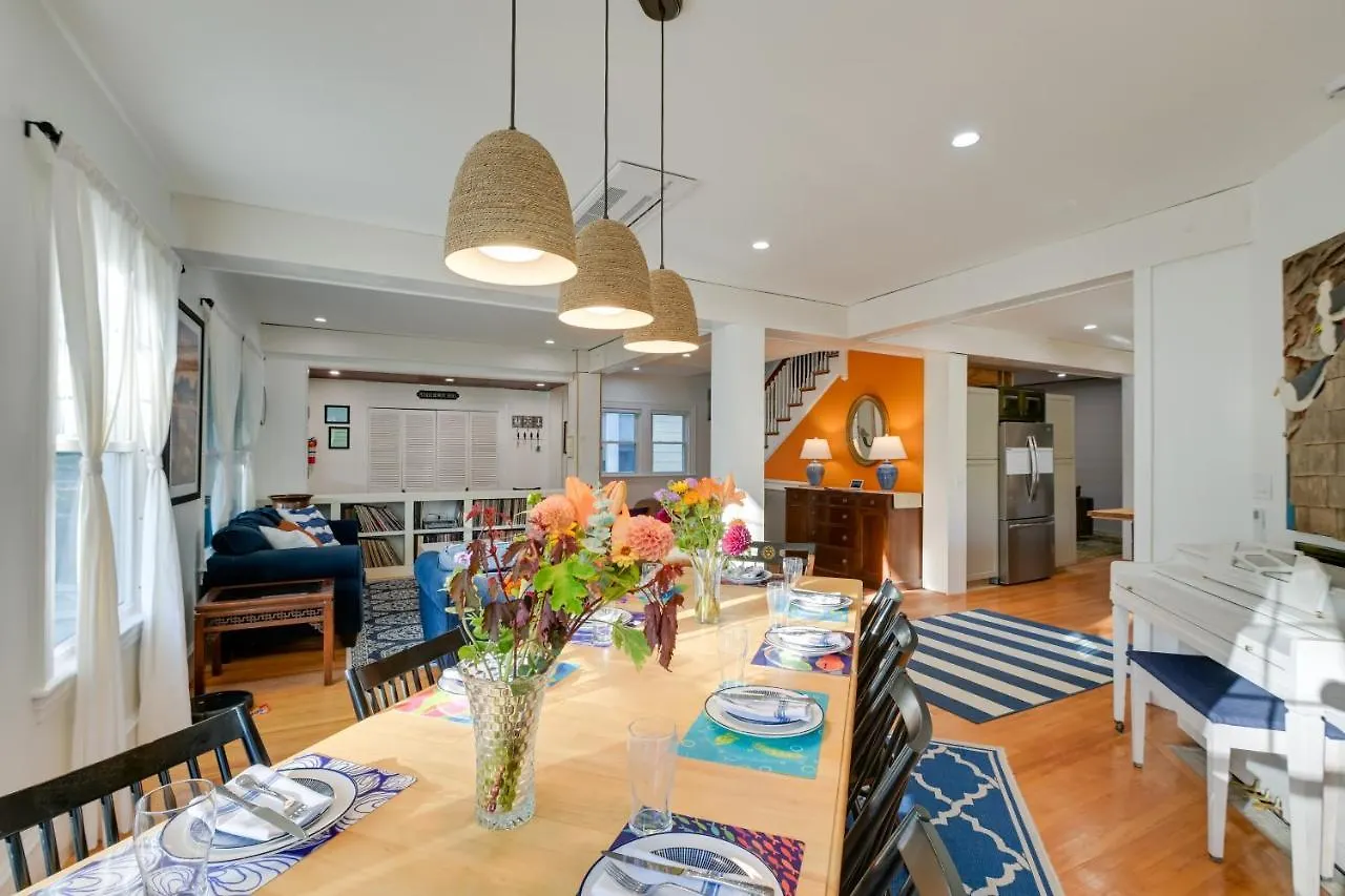 Historic About 2 Blocks To Main St! Holiday home