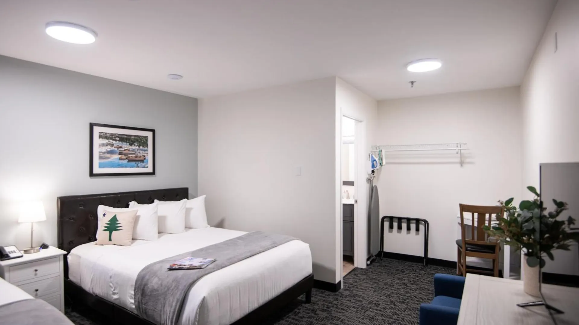 Main Street Hotel *