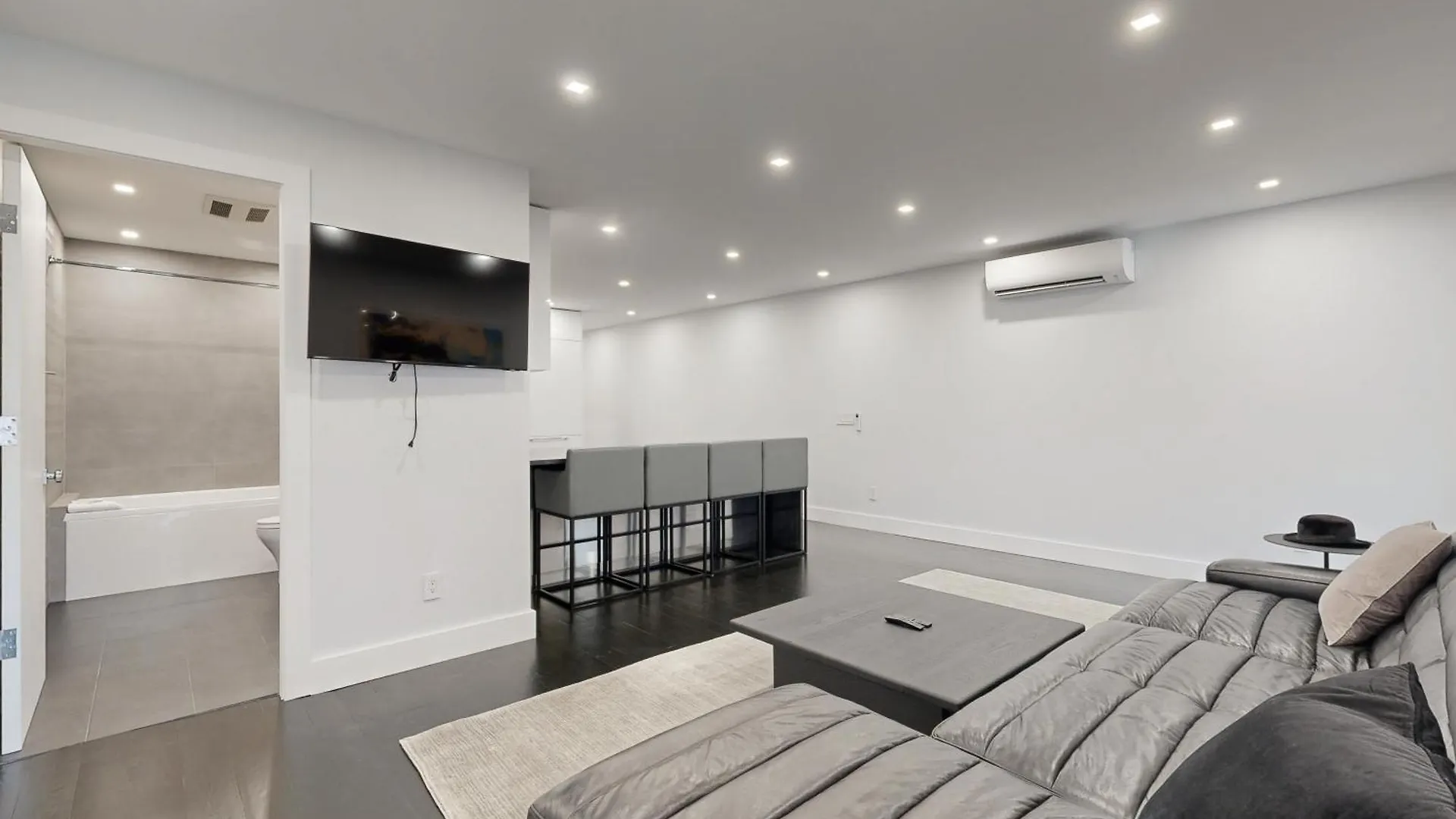 Apartment The 1-main St