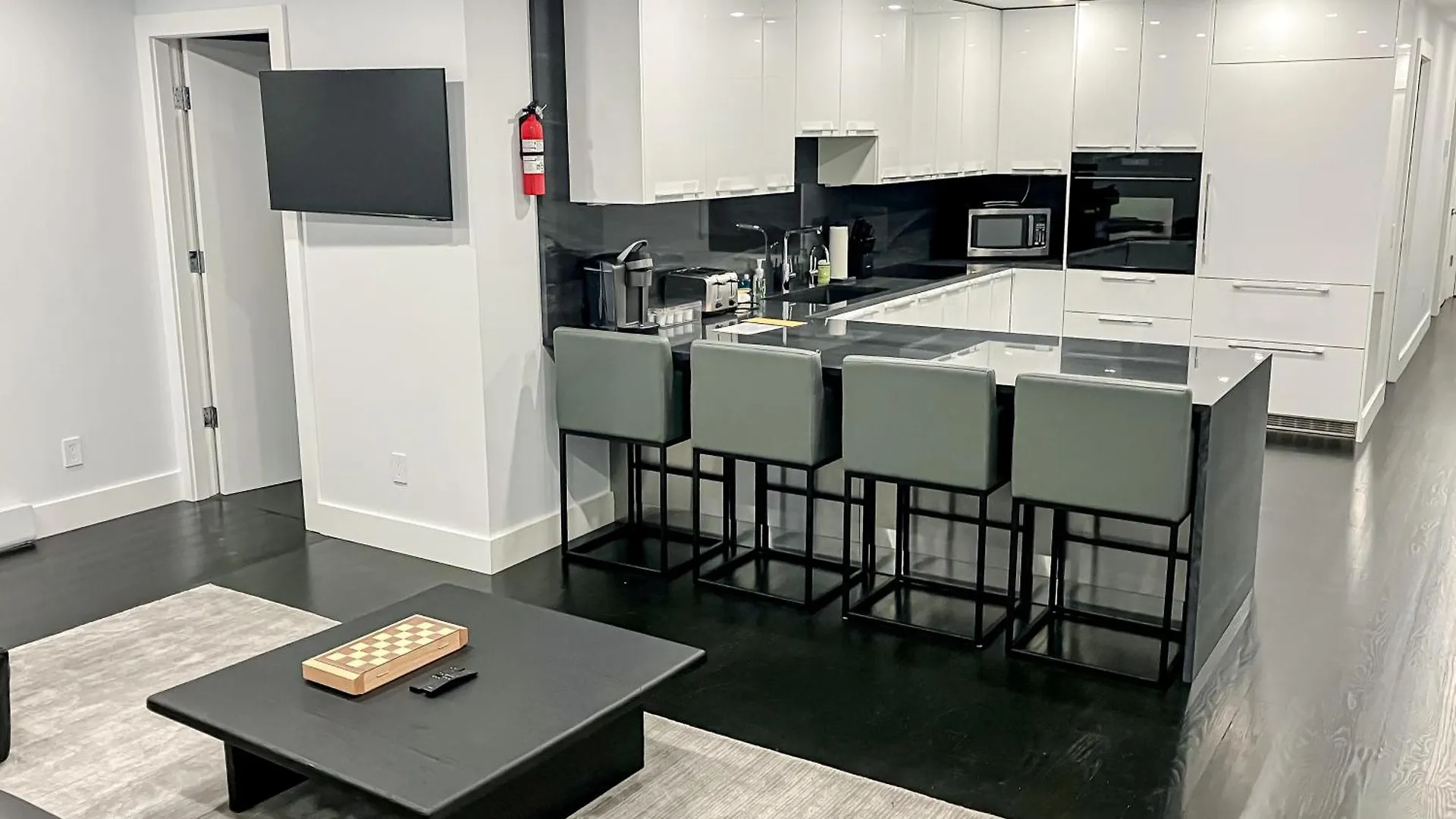 The 1-main St Apartment
