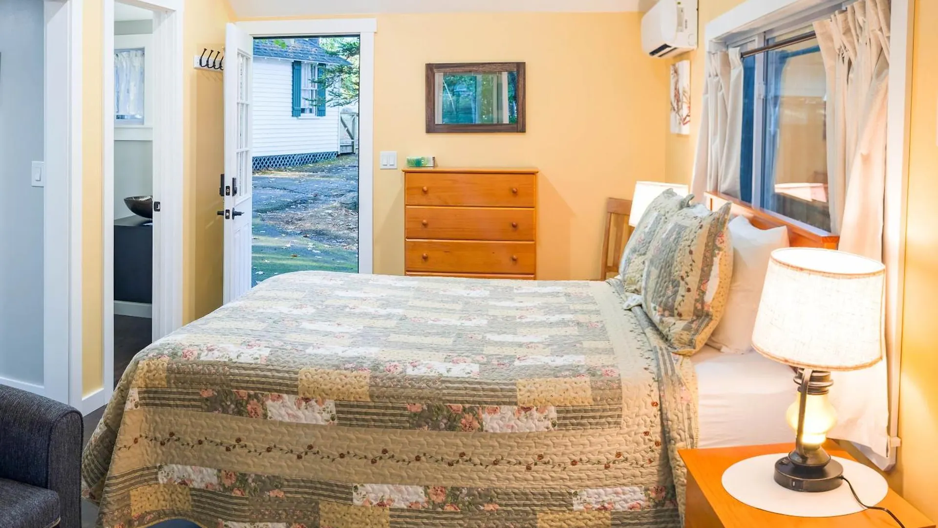 Hinckleys Dreamwood Motel