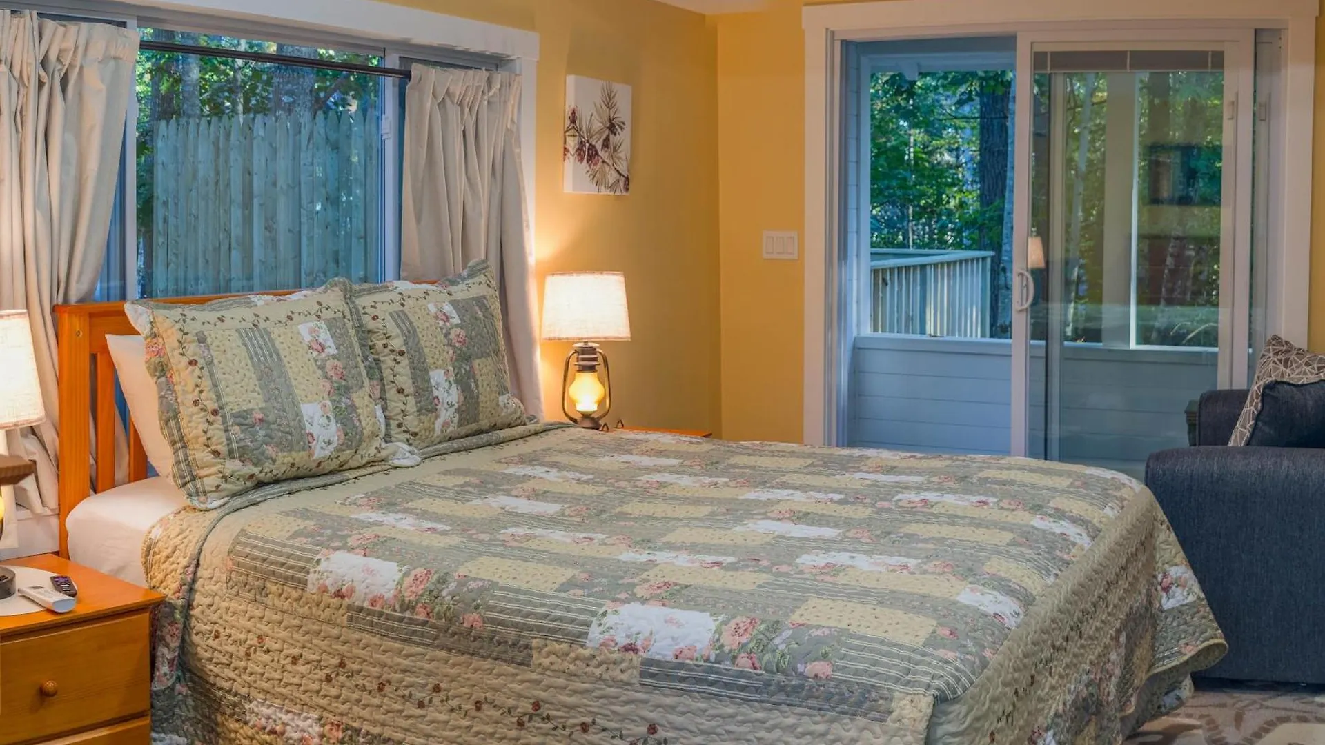 Hinckleys Dreamwood * Bar Harbor