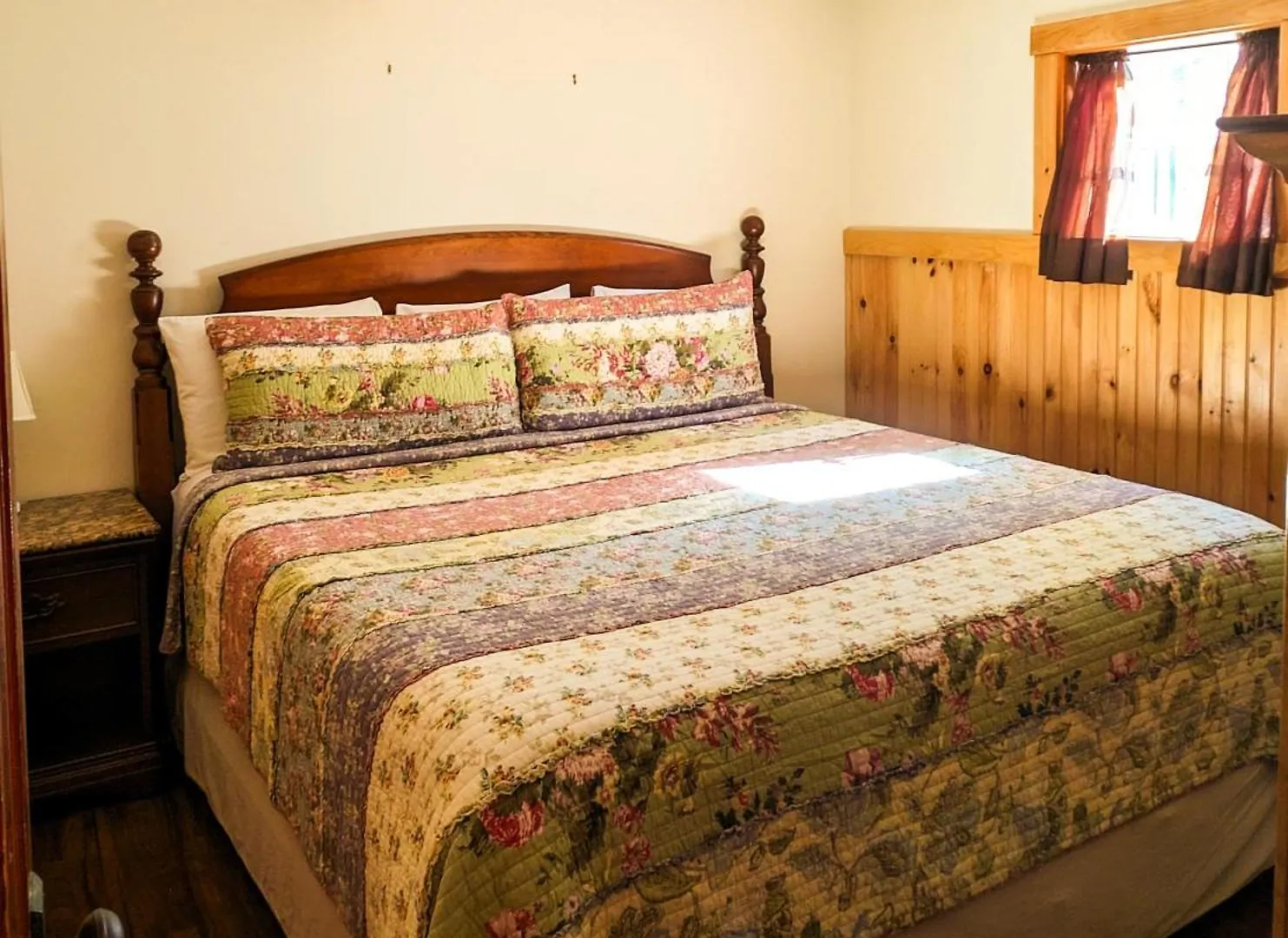 Hinckleys Dreamwood Motel *