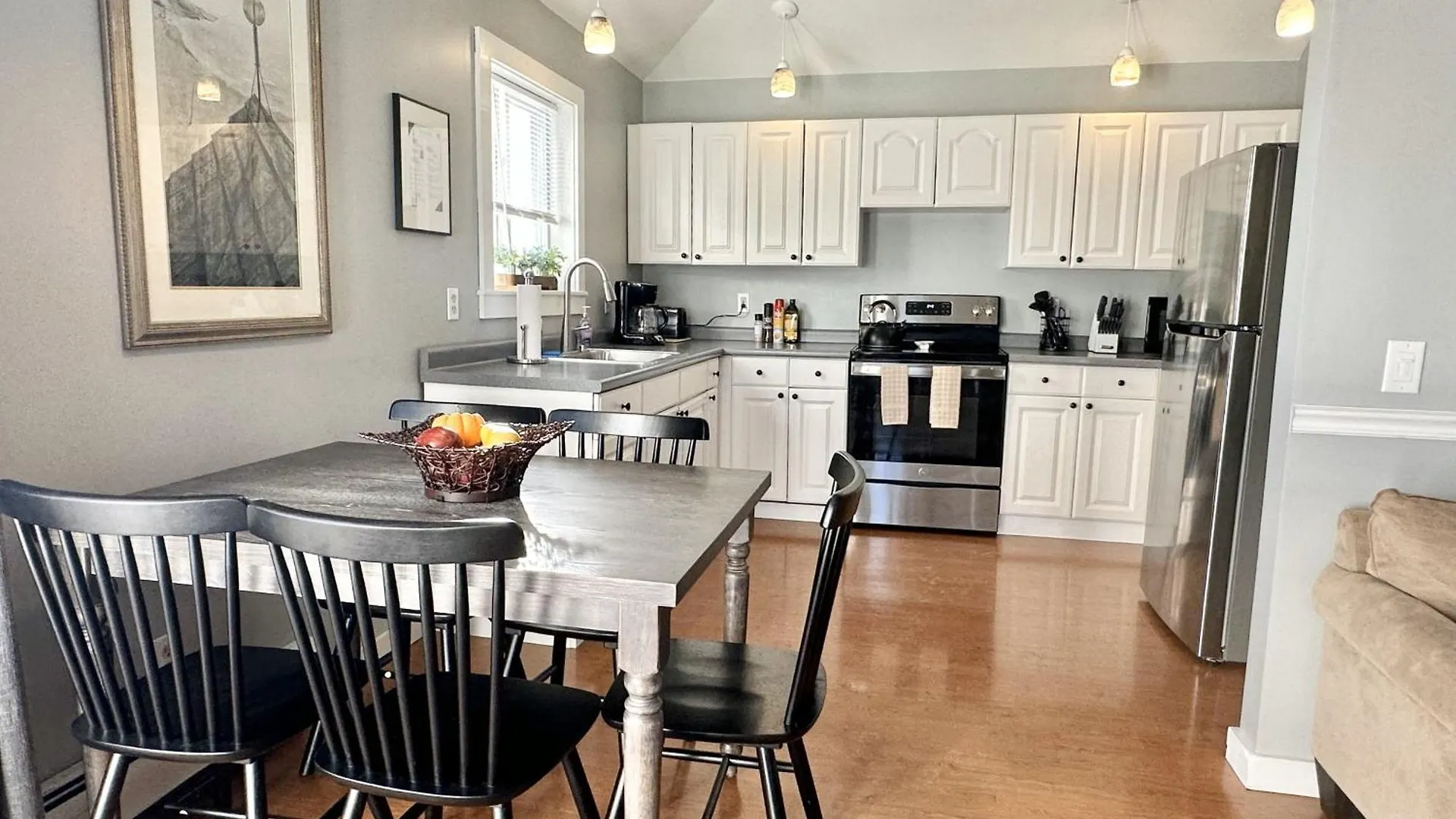 2 Bedroom W/ Pondside View Backyard Maine Escape Holiday home