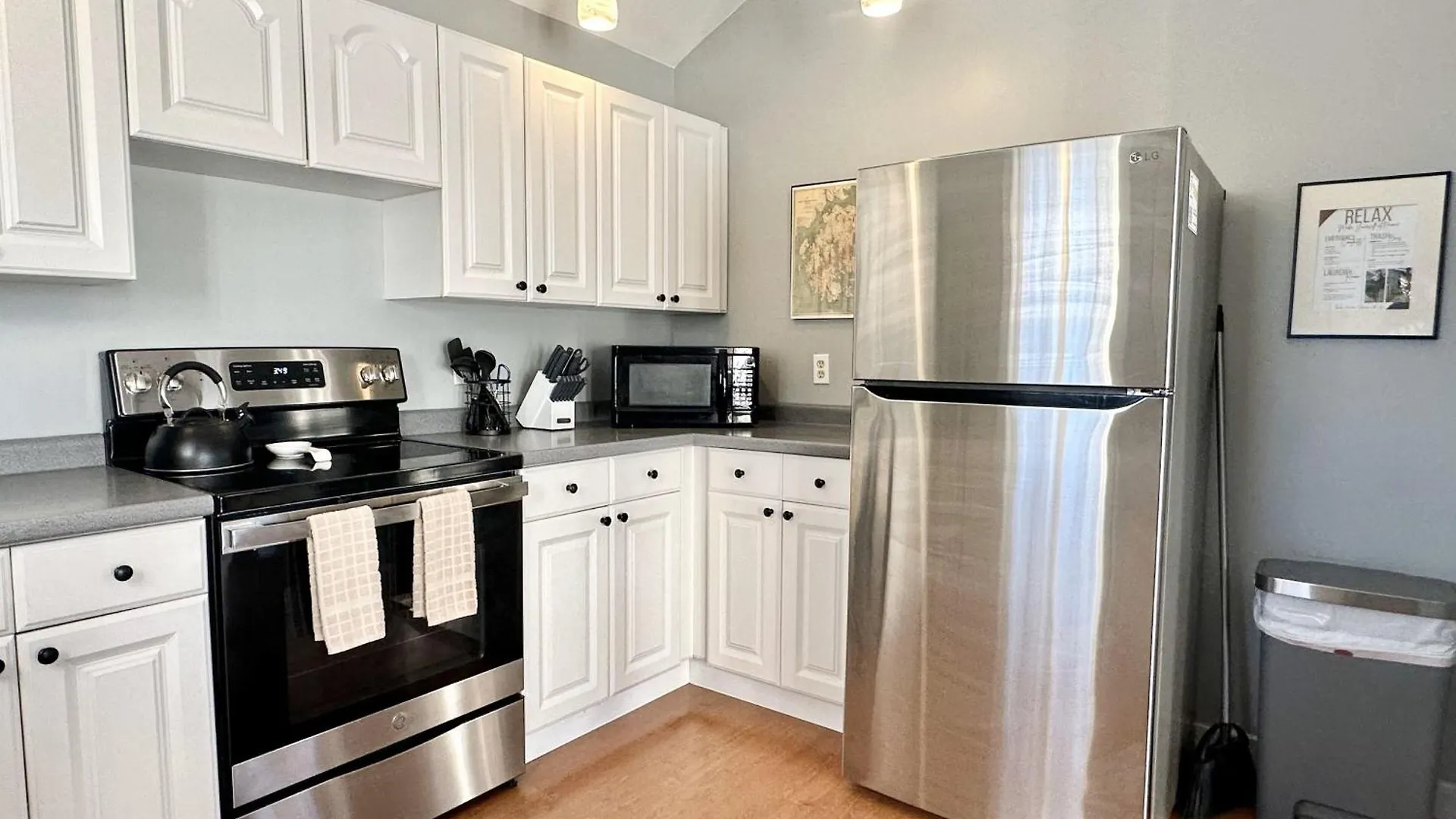 2 Bedroom W/ Pondside View Backyard Maine Escape *