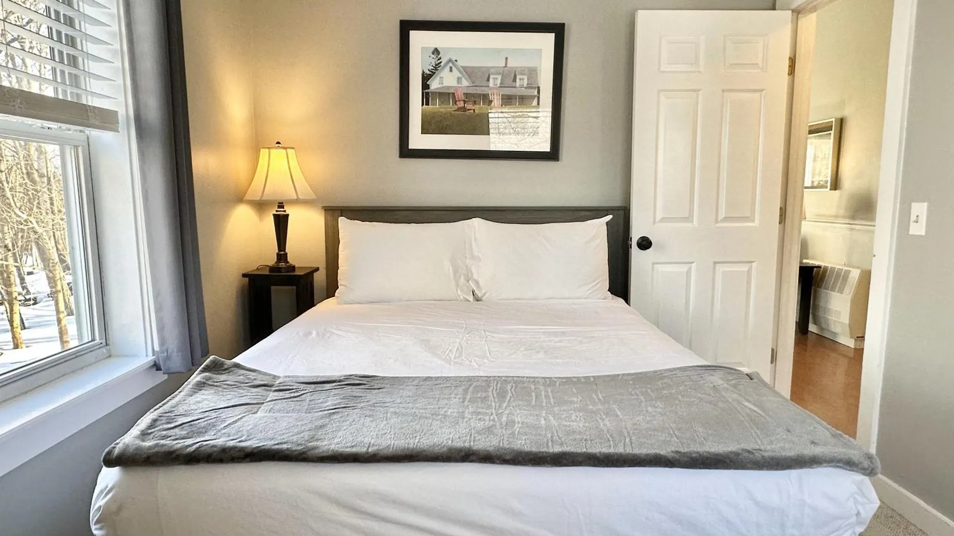 2 Bedroom W/ Pondside View Backyard Maine Escape *