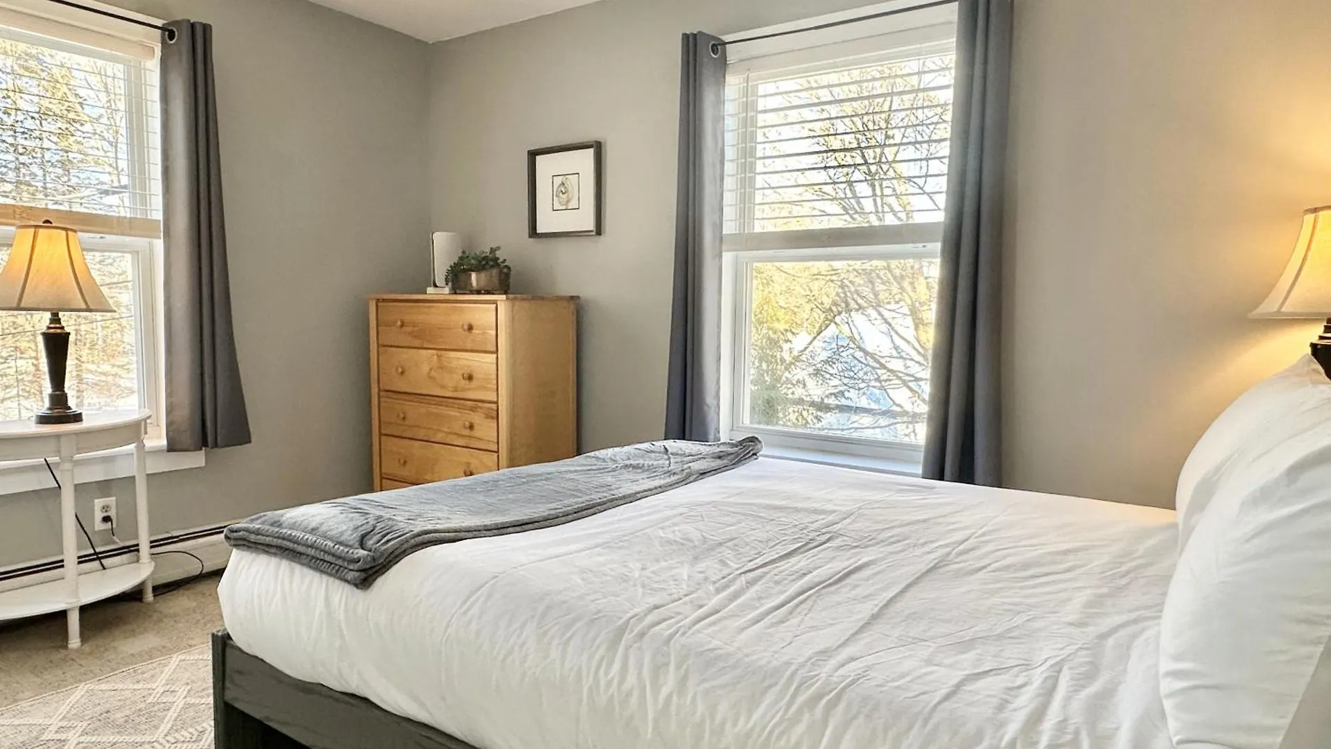 Holiday home 2 Bedroom W/ Pondside View Backyard Maine Escape Bar Harbor