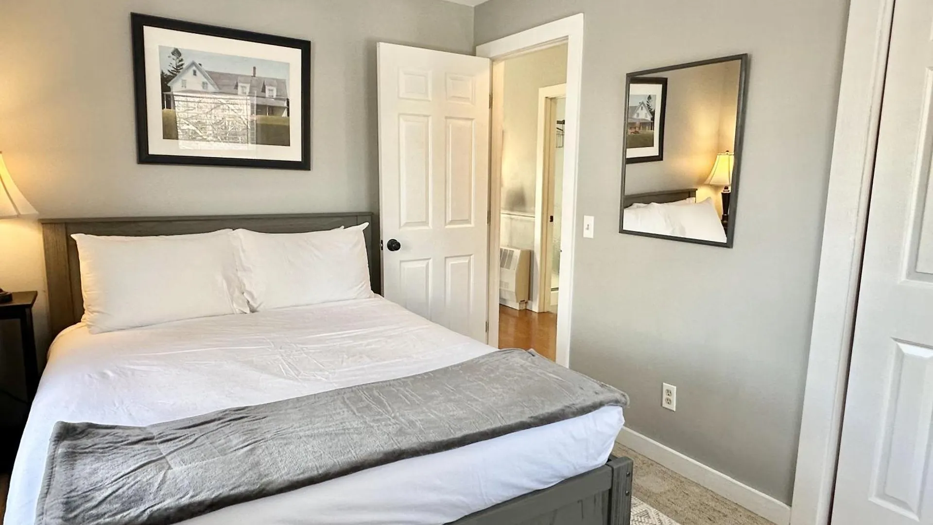 2 Bedroom W/ Pondside View Backyard Maine Escape Holiday home Bar Harbor