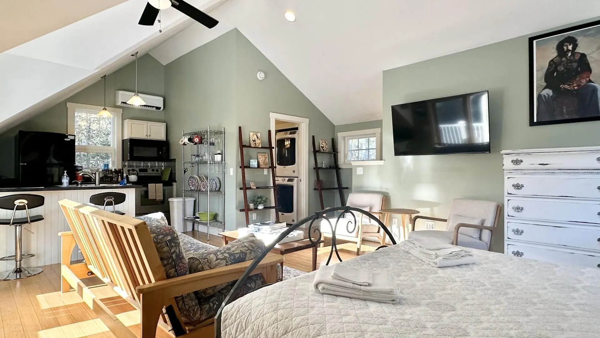 2 Bedroom In Town Hill 