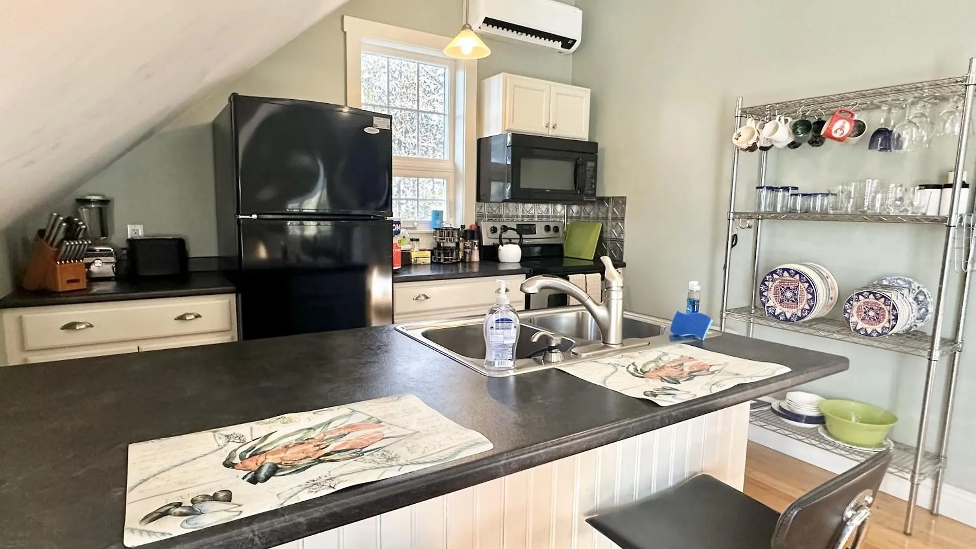 2 Bedroom In Town Hill 