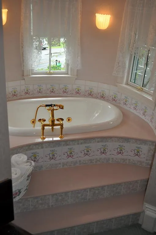 Bed & Breakfast Stone Throw