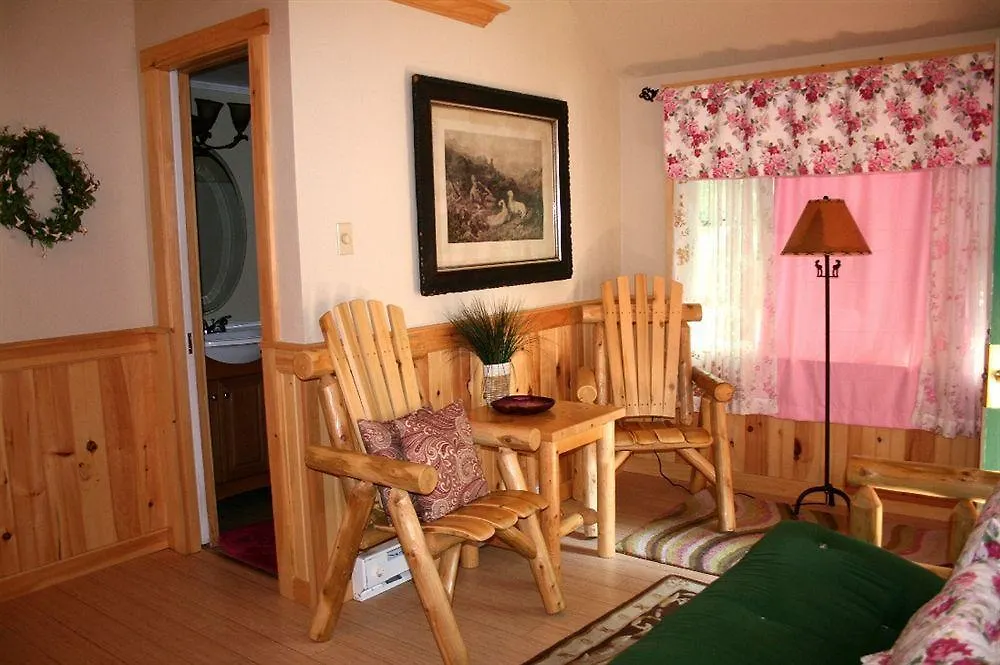 Hinckleys Apartment *