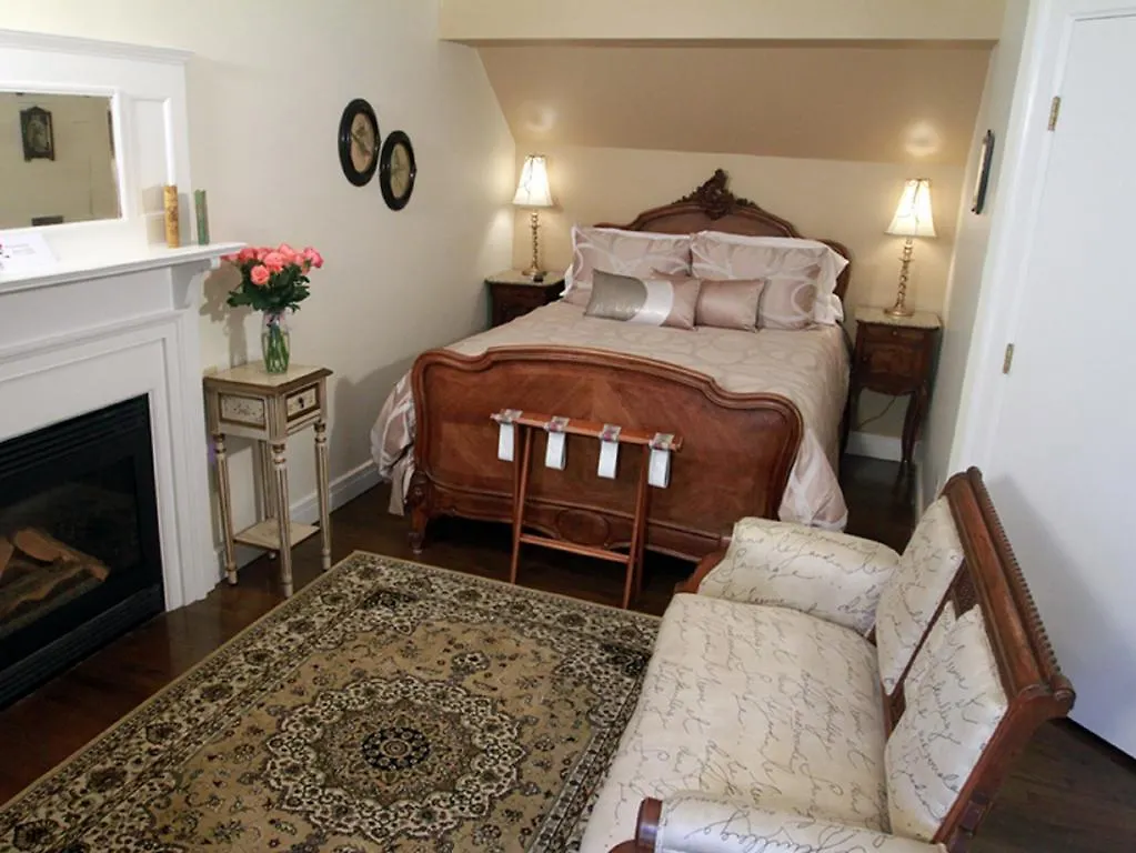 Hotel Ivy Manor Village Center 3*