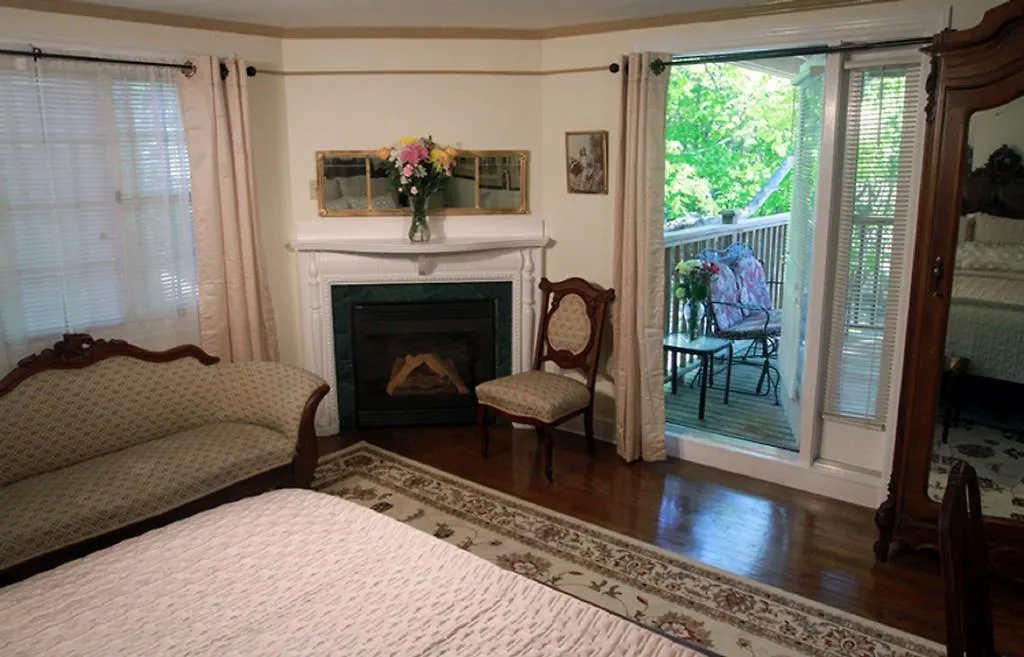 Ivy Manor Village Center Hotel
