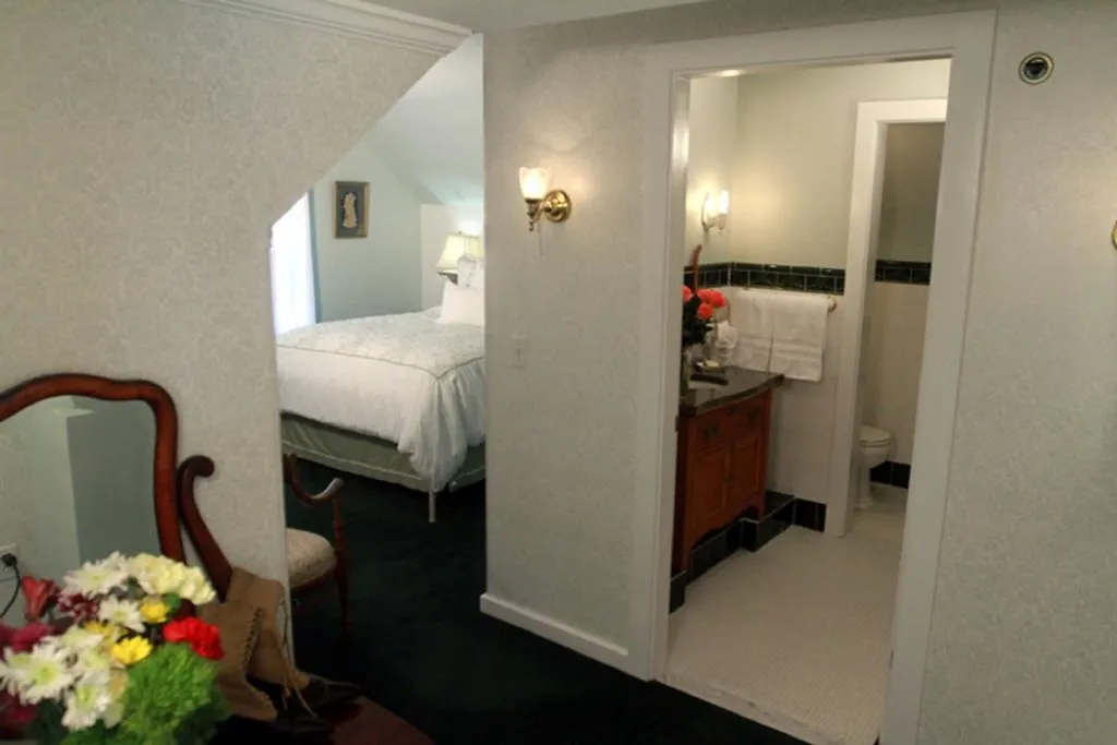 Hotel Ivy Manor Village Center 3*