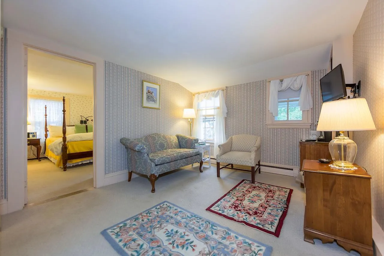 The Elmhurst Couette-café 3*