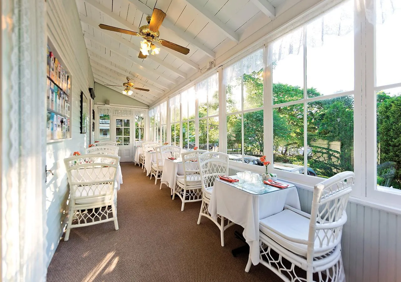 Couette-café The Elmhurst 3*