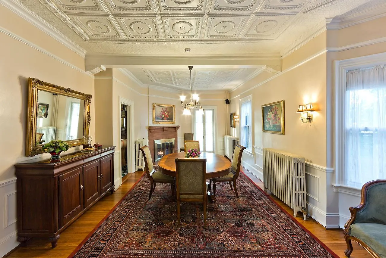 The Elmhurst 3*