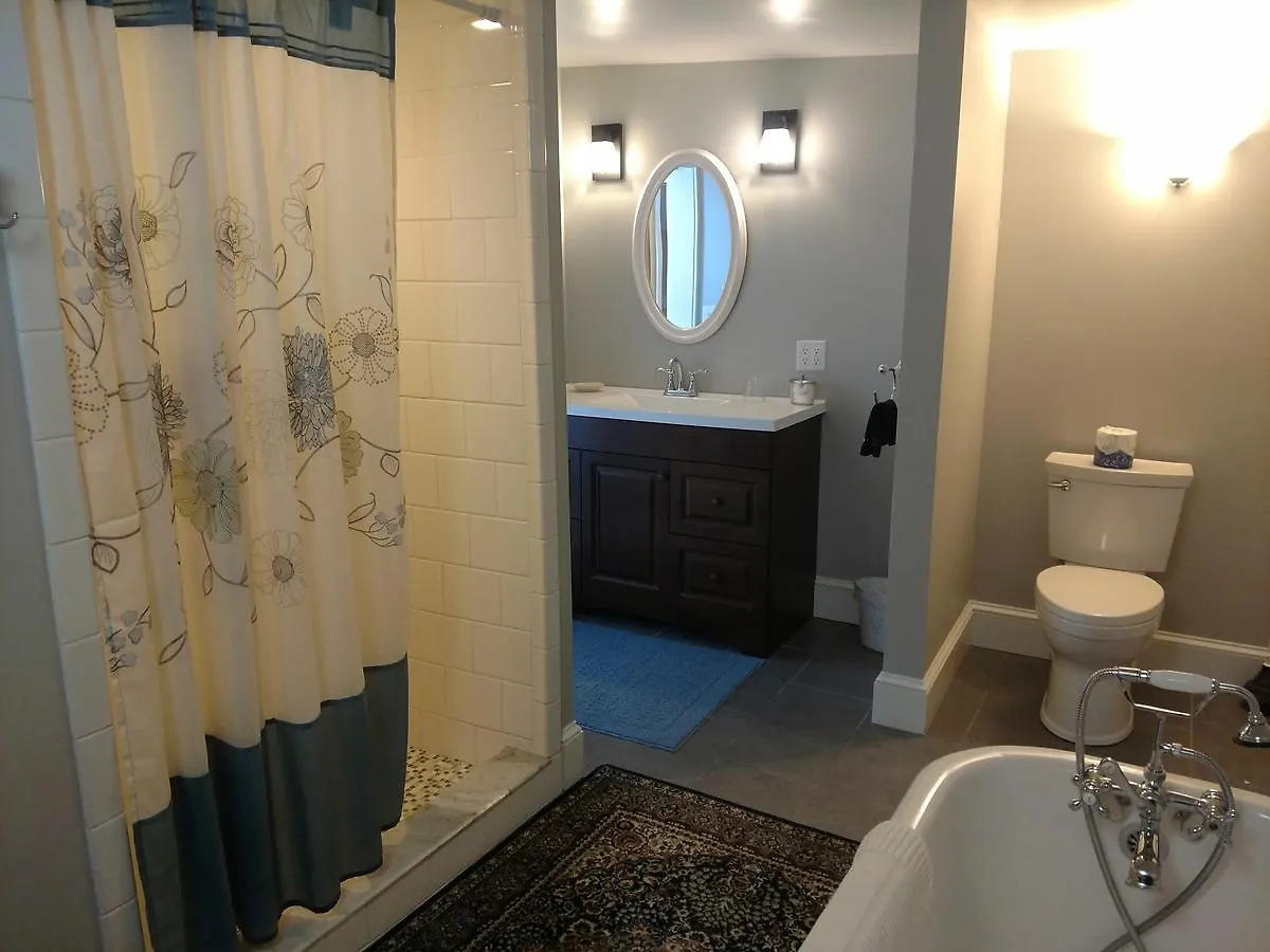 Saltair Waterfront אורחן 3*