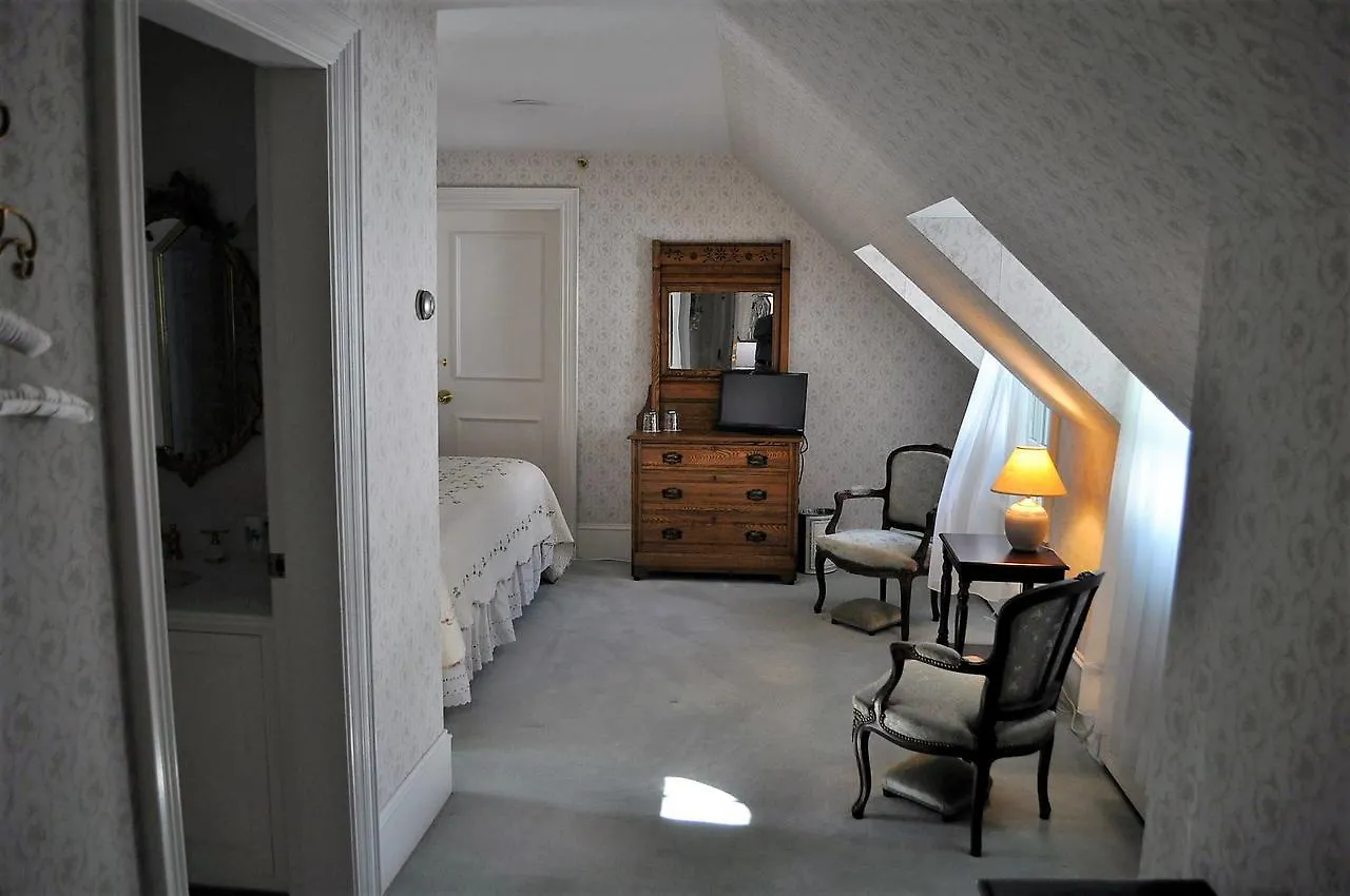 Bed & Breakfast Stone Throw 3*