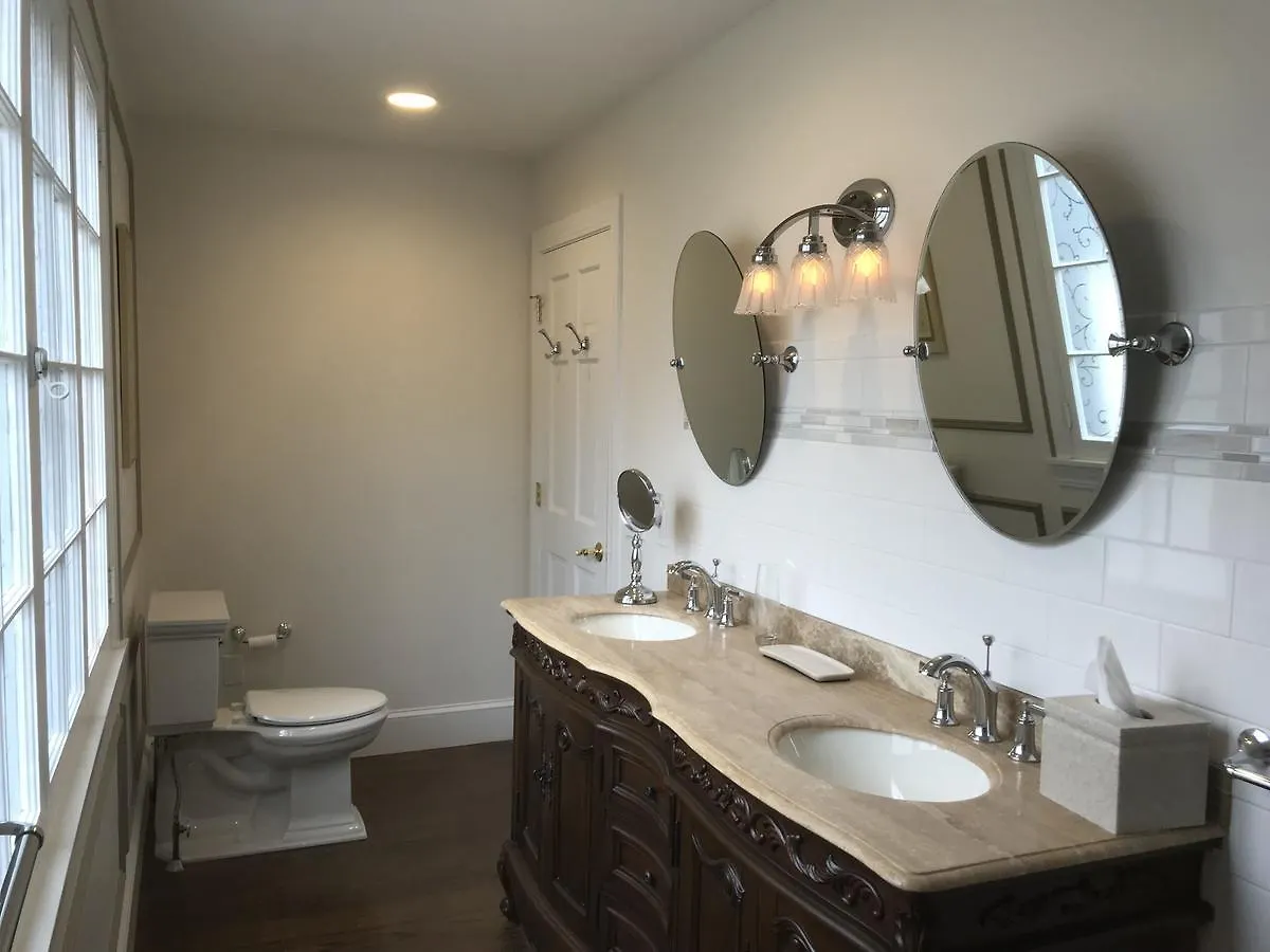 Ivy Manor Village Center Hotel