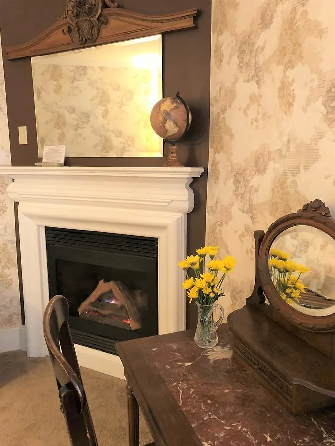Ivy Manor Village Center Hotel 3*