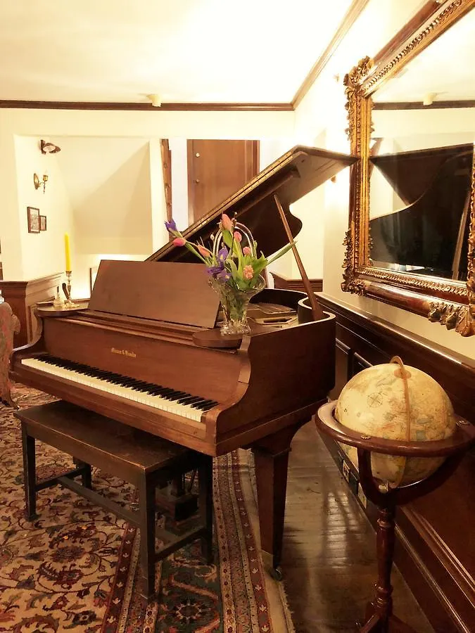 Hotel Ivy Manor Village Center 3*